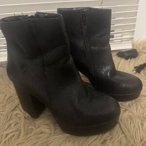 Coconut By Matisse Black Ankle Boots 7.5